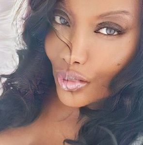 Meet your Posher, Pamela